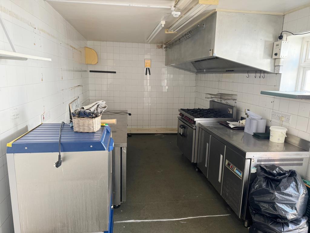 Lot: 90 - FORMER COOKERY SCHOOL WITH PLANNING FOR CONVERSION TO RESIDENTIAL - Kitchen